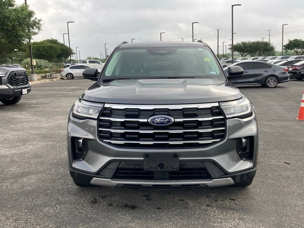 Used 2025 Ford Explorer Active w/ Active Comfort Package RWD image 2