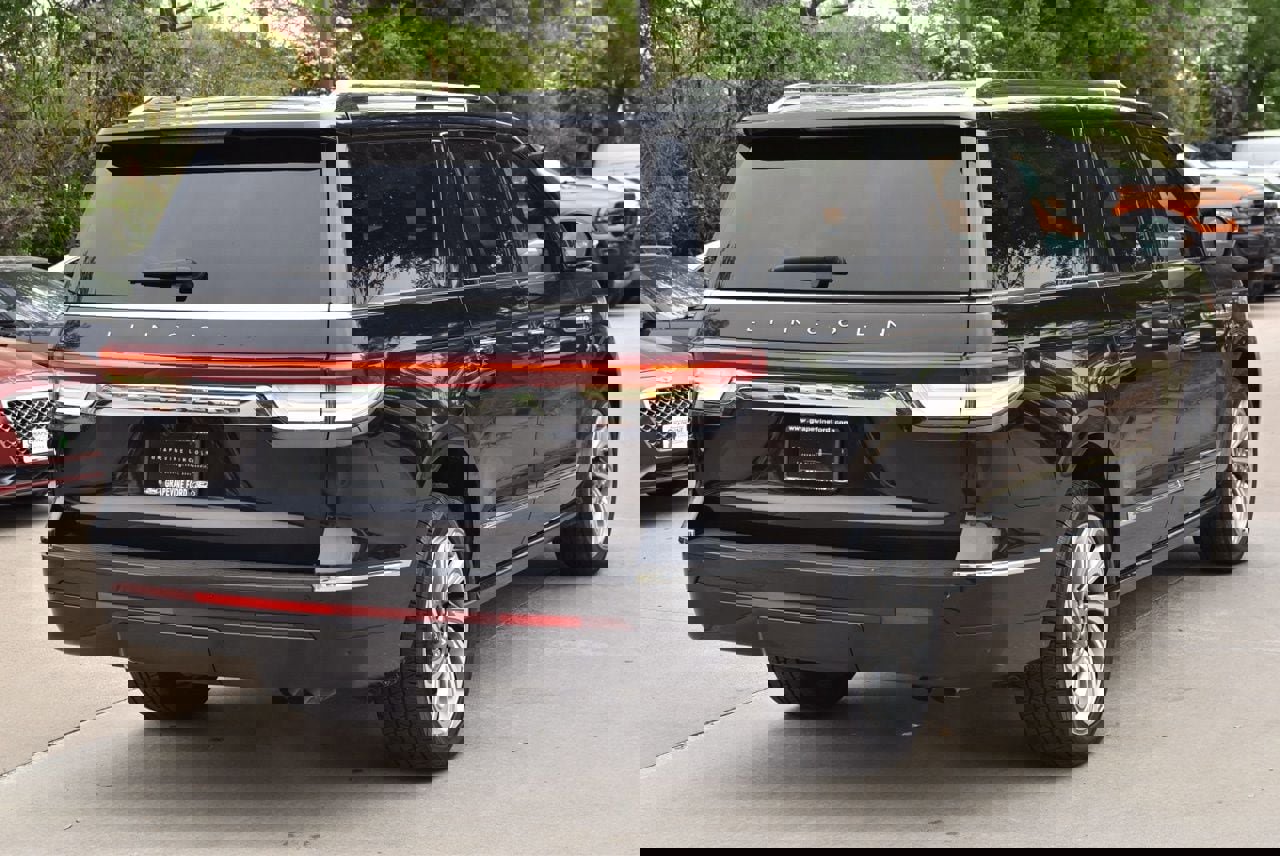 Certified 2024 Lincoln Navigator L 4WD image 8