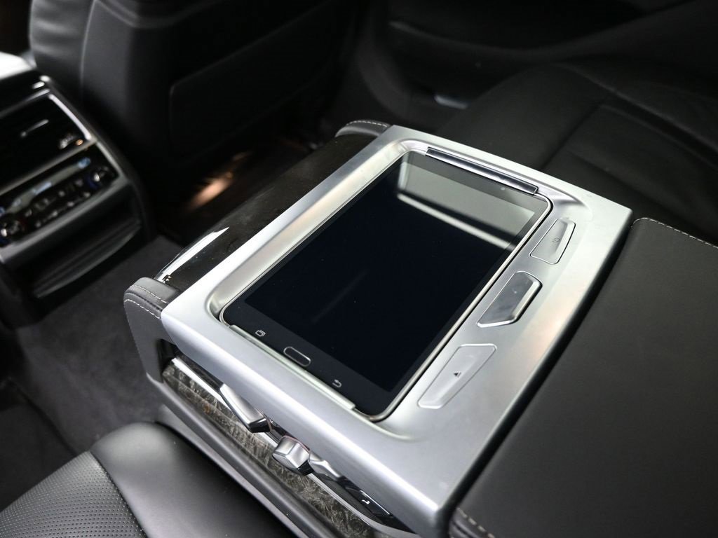 Used 2020 BMW 750i xDrive 750i xDrive w/ Autobahn Package image 17