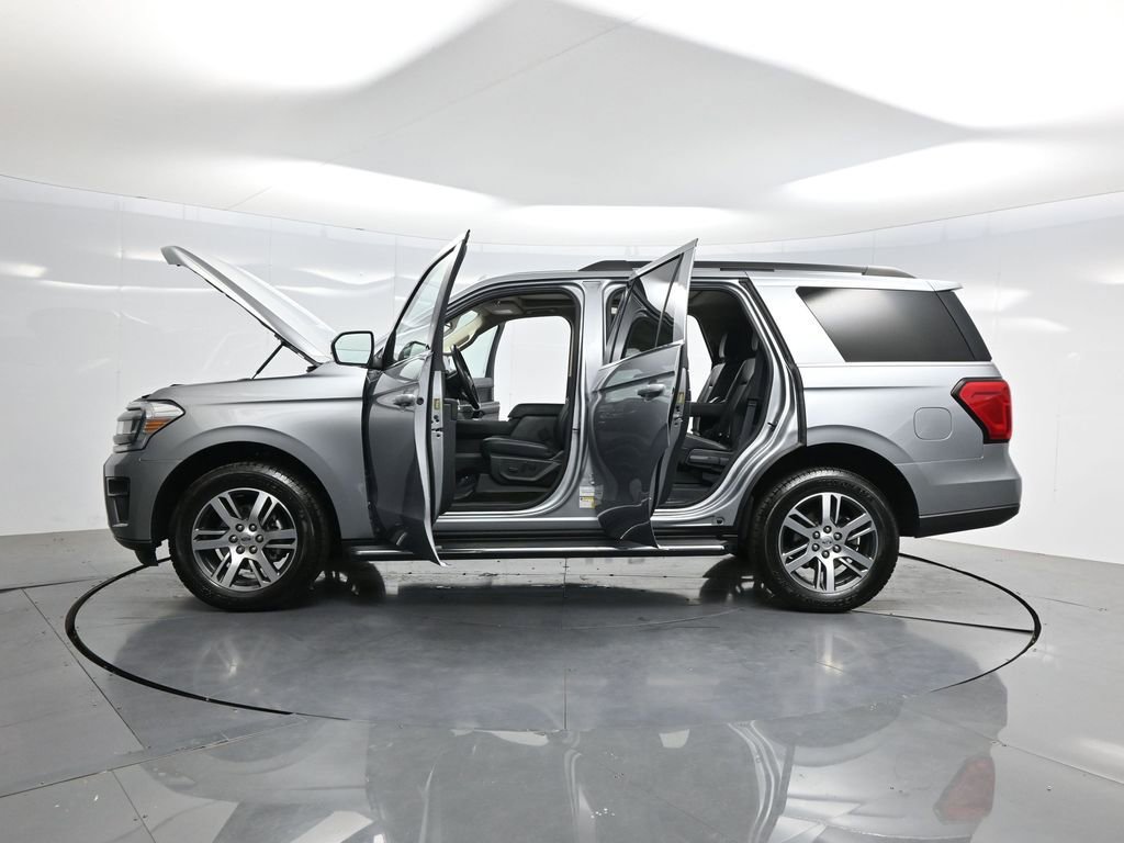 Used 2023 Ford Expedition XLT image 40