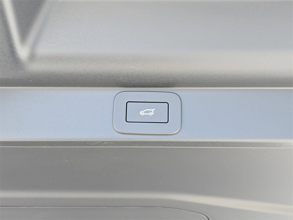 New 2026 Land Rover Range Rover SV image 13