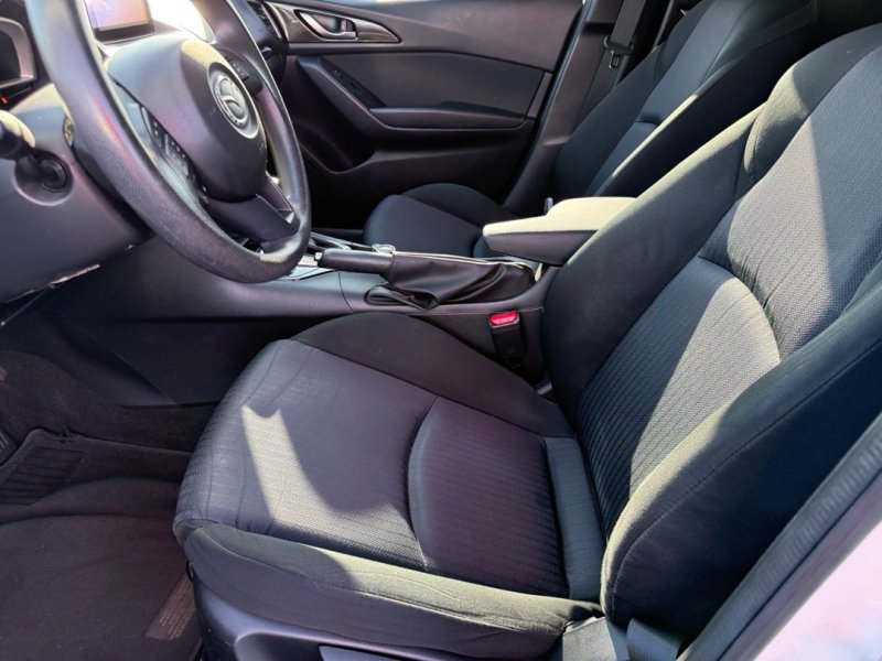 Used 2015 MAZDA MAZDA3 i Sport FWD image 10