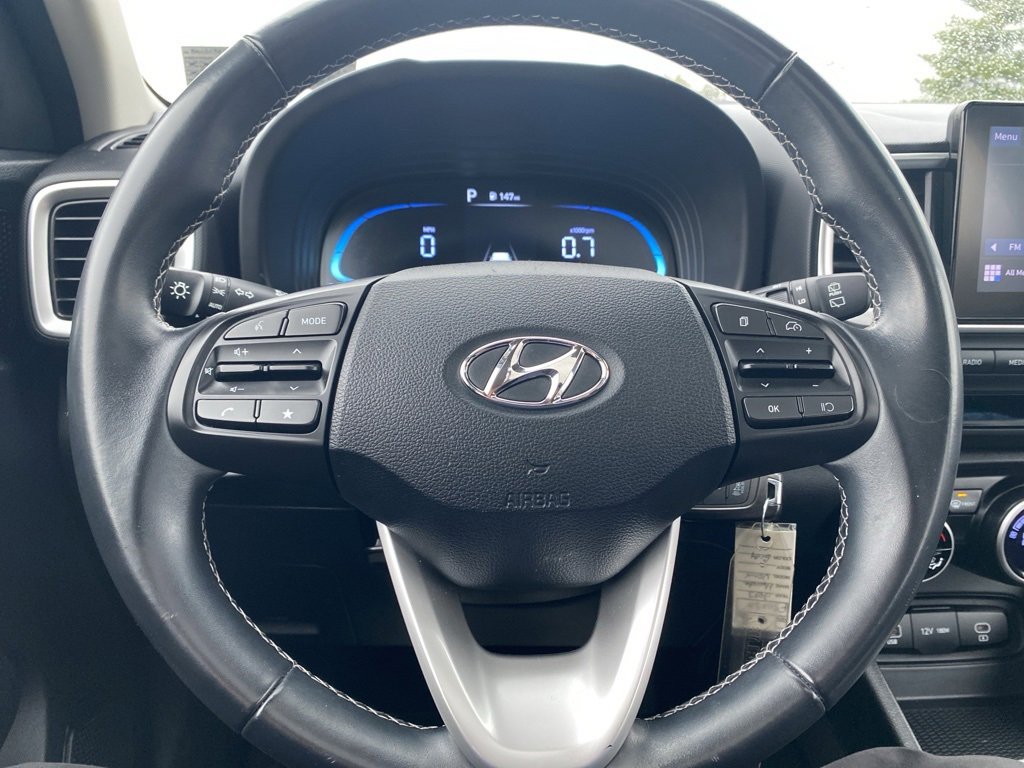Used 2023 Hyundai Venue SEL image 25
