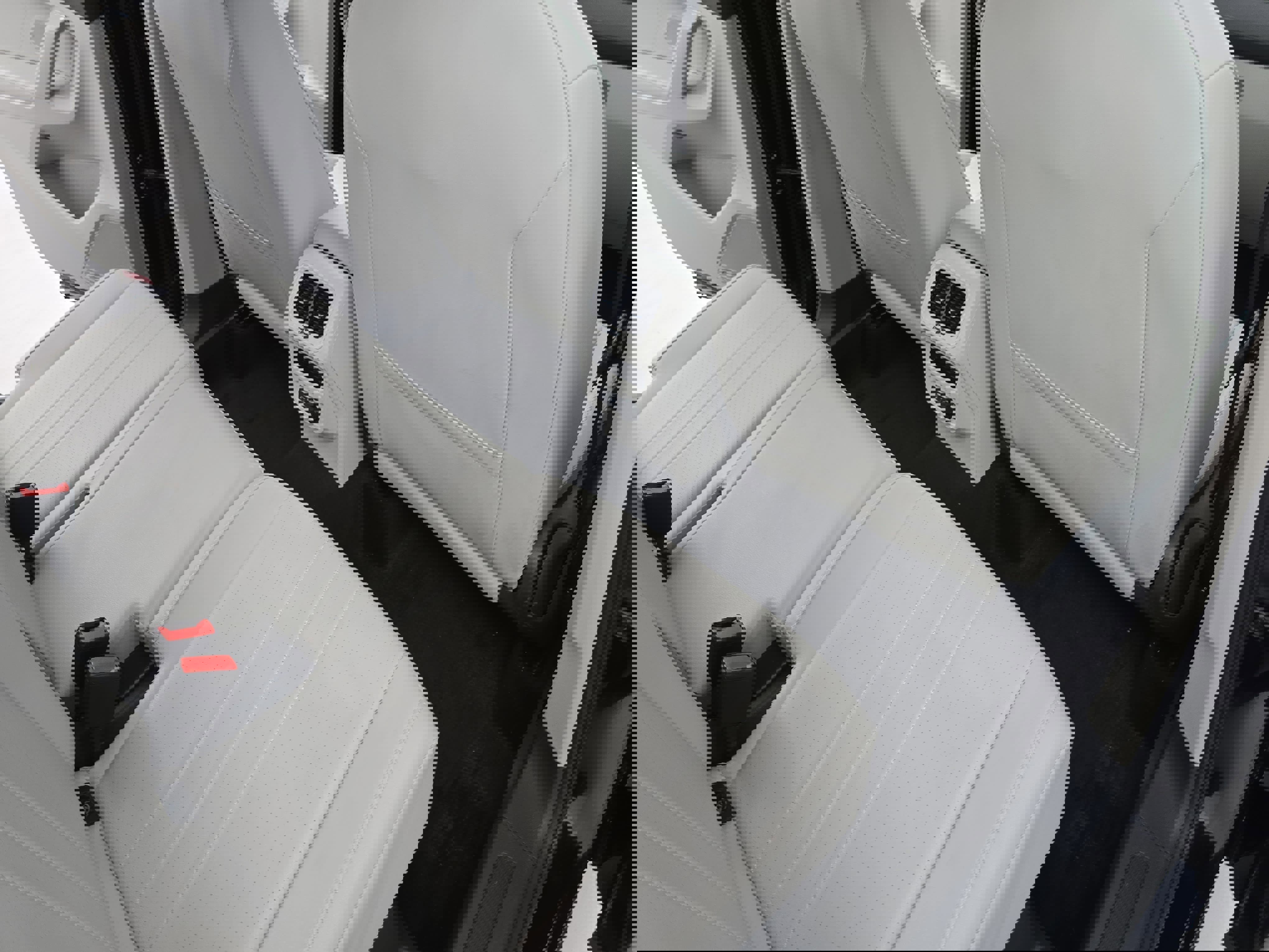 Certified 2024 Volkswagen Tiguan SE R-Line image 11