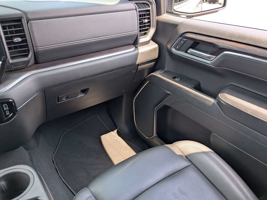Used 2025 GMC Sierra 1500 SLT AWD/4WD image 17