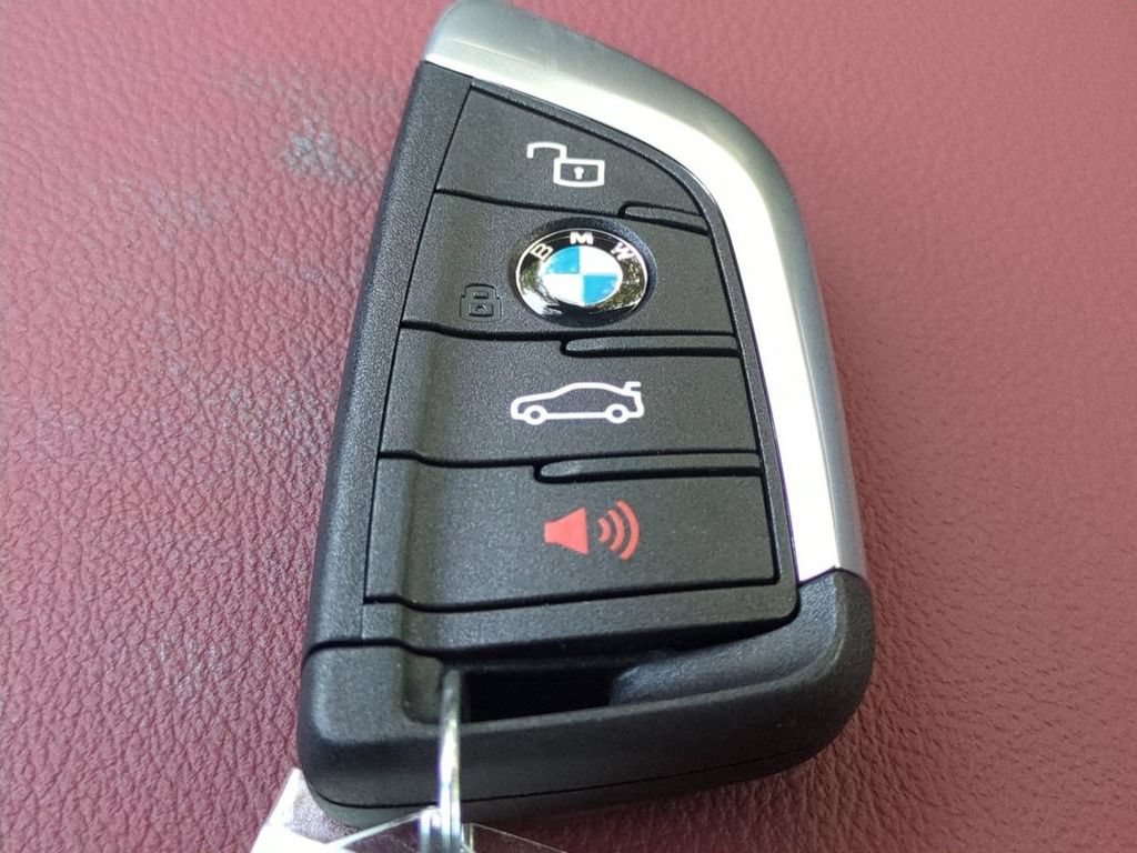 New 2026 BMW 330i Sedan w/ M Sport Package RWD image 29