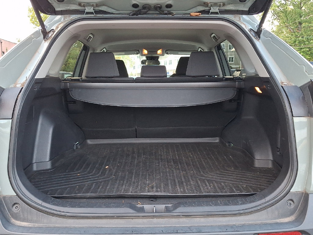 Used 2021 Toyota RAV4 XLE AWD/4WD image 28