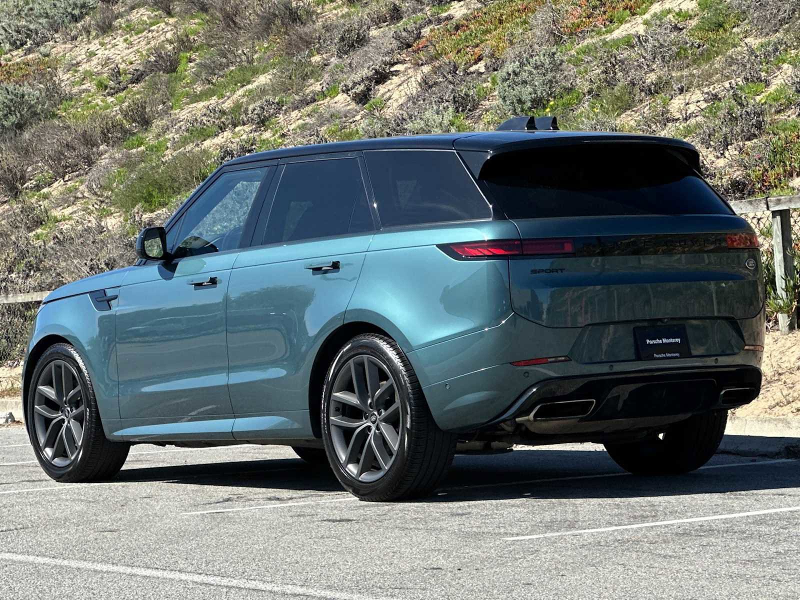 Used 2023 Land Rover Range Rover Sport SE Dynamic image 3