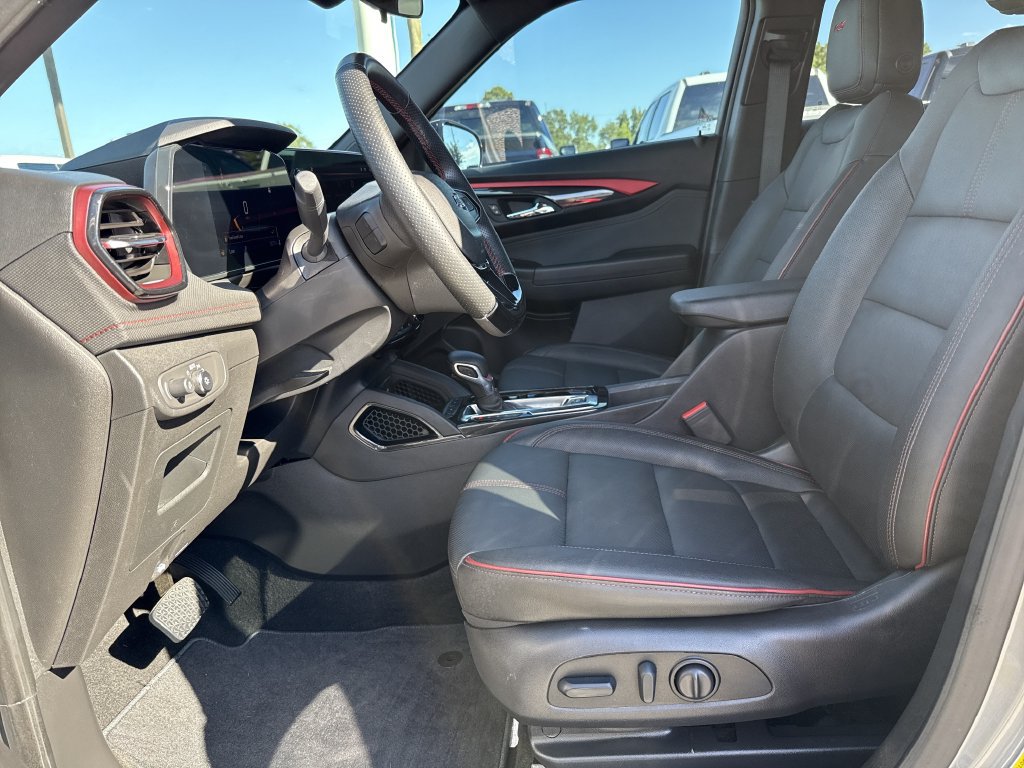 Used 2025 Chevrolet TrailBlazer RS w/ Driver Confidence Package FWD image 12