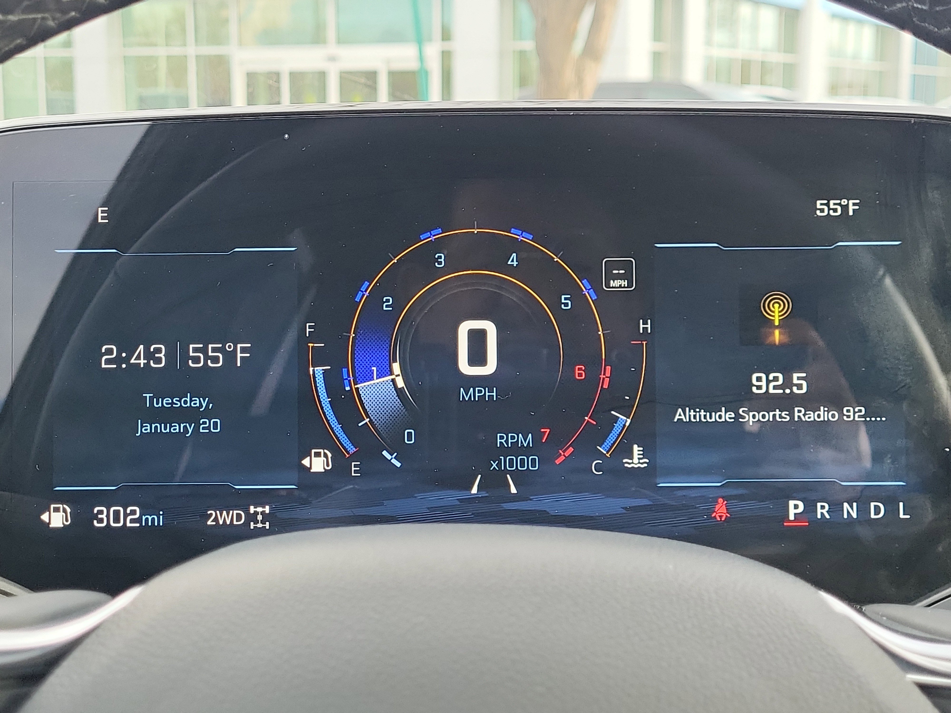 Used 2025 Chevrolet Equinox LT w/ Safety and Technology Package image 9