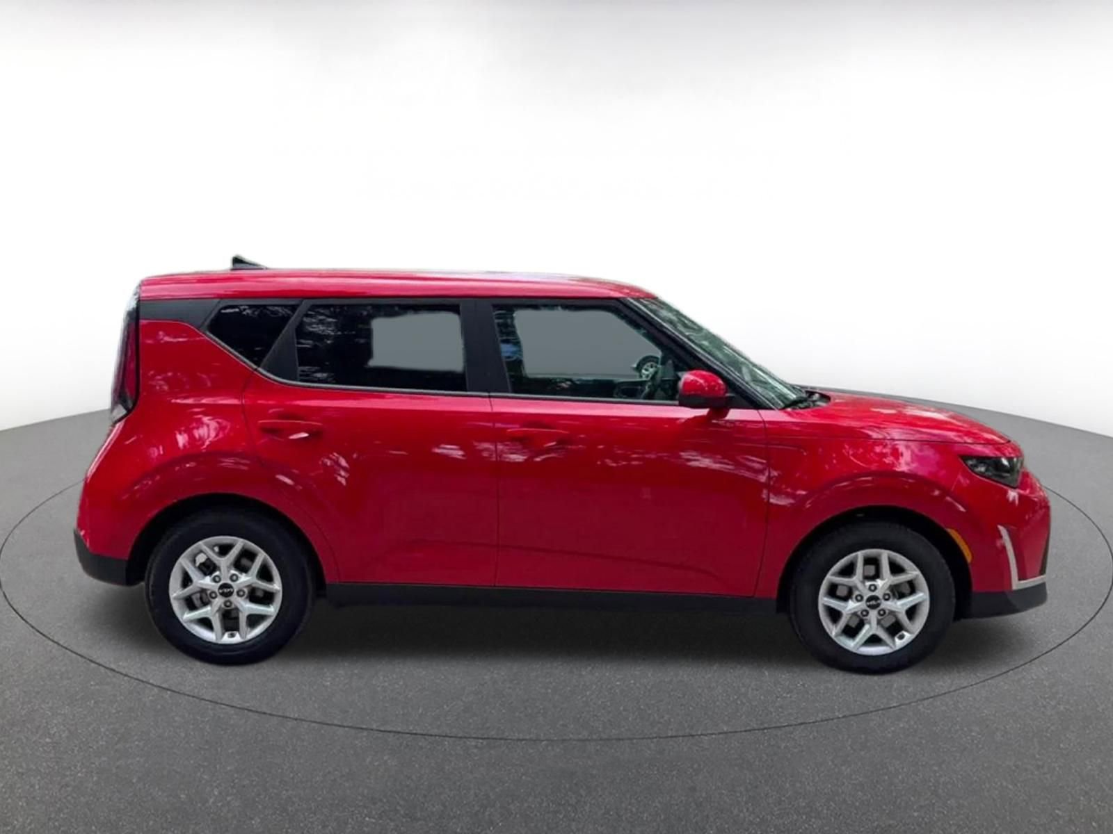 Used 2025 Kia Soul LX w/ LX Technology Package FWD image 25