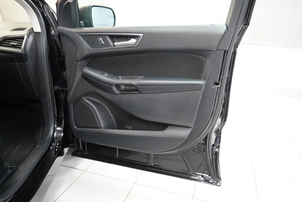 Used 2018 Ford Edge SE image 29