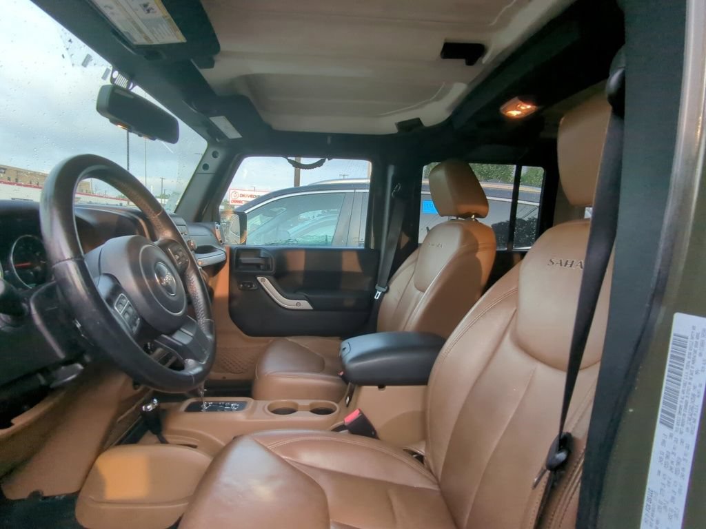Used 2016 Jeep Wrangler Unlimited Sahara w/ Connectivity Group AWD/4WD image 6