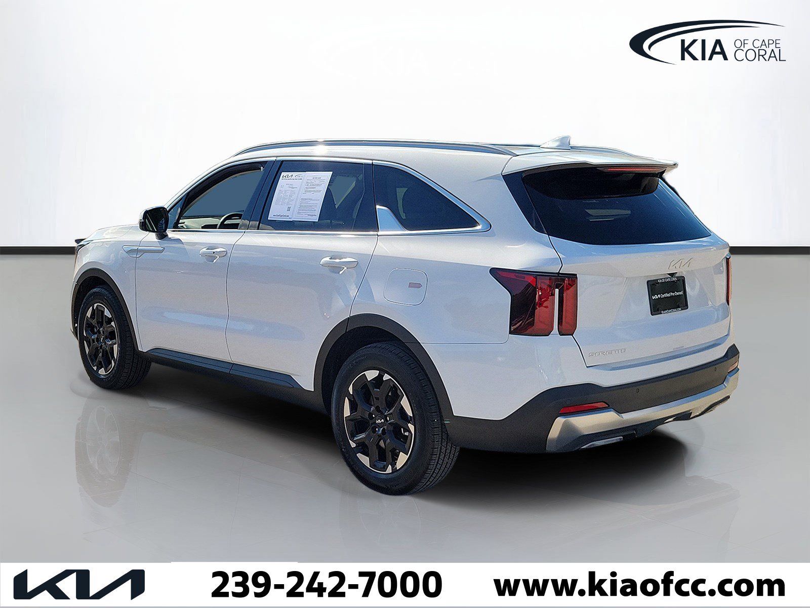 Certified 2025 Kia Sorento S w/ Panoramic Sunroof Package FWD image 4