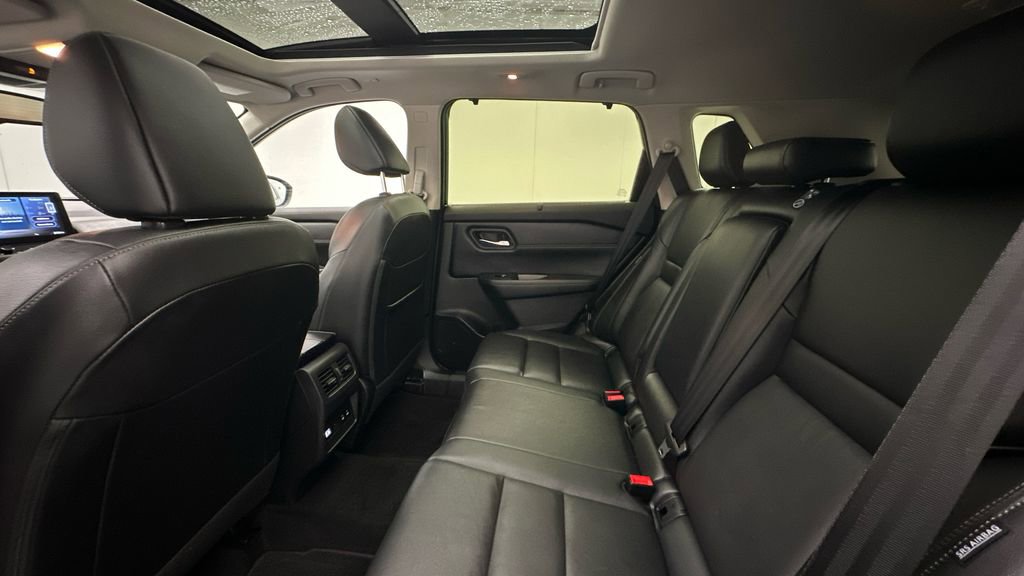 Used 2025 Nissan Rogue SL w/ SL Premium Package image 10