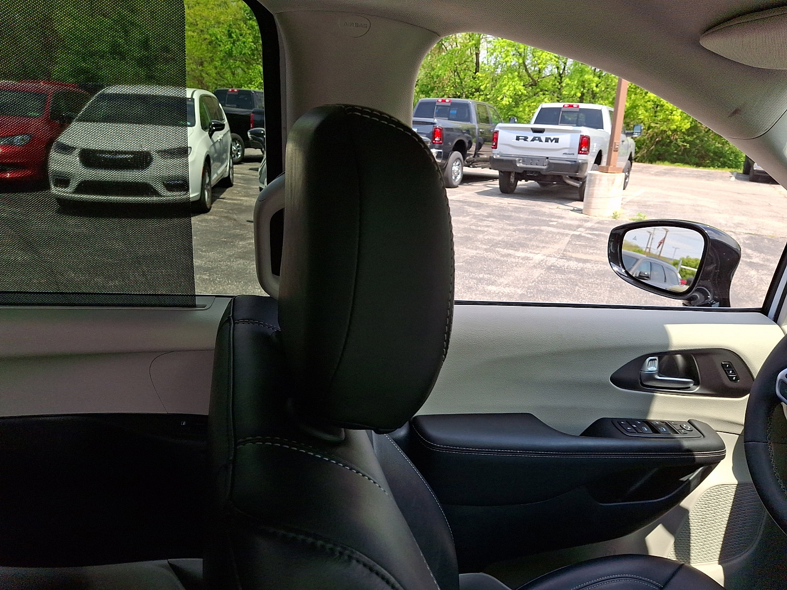 Used 2024 Chrysler Pacifica Touring-L FWD image 14