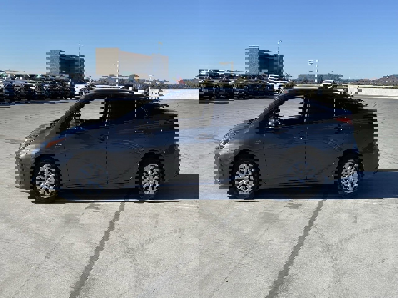 Used 2020 Toyota Prius LE image 5