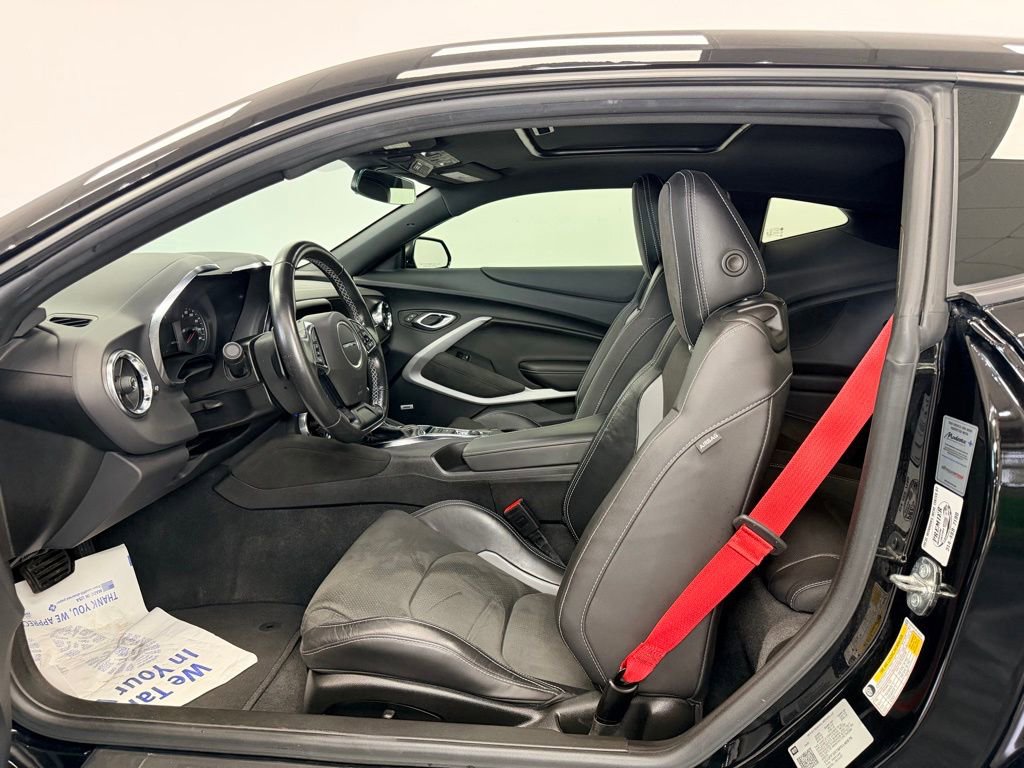 Used 2023 Chevrolet Camaro LT w/ Technology Package RWD image 10