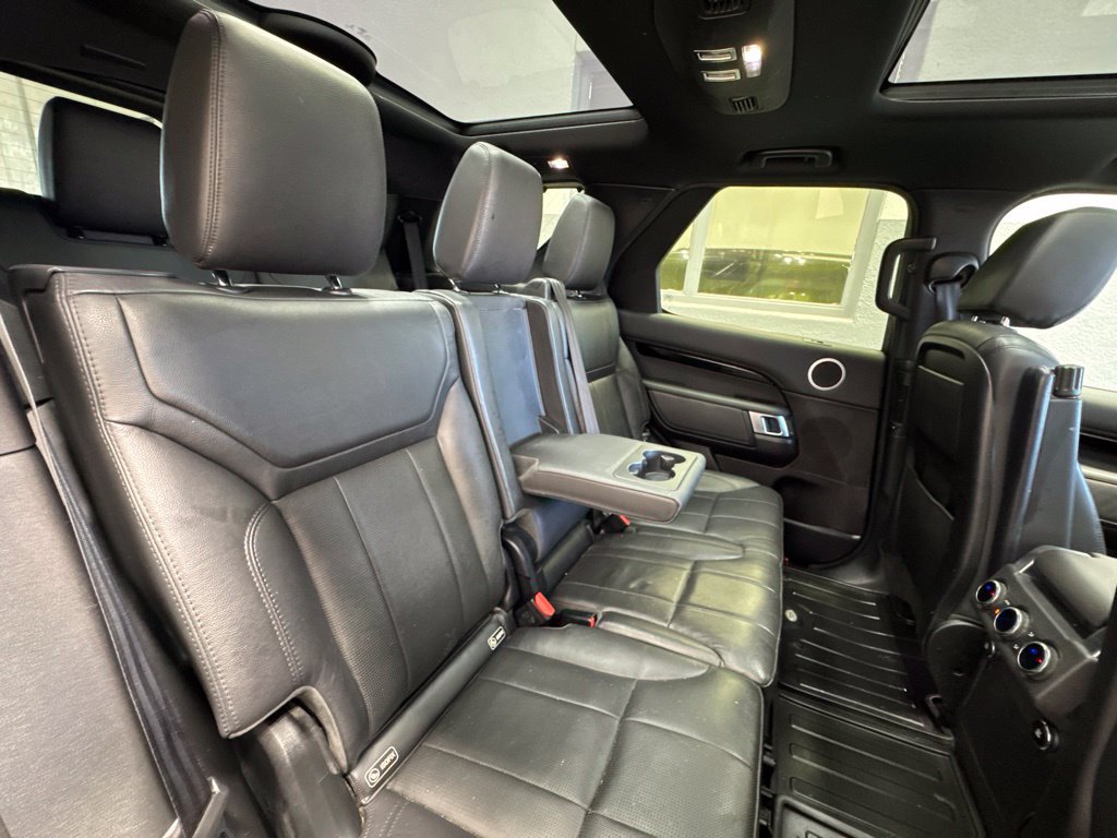 Used 2019 Land Rover Discovery SE AWD/4WD image 27
