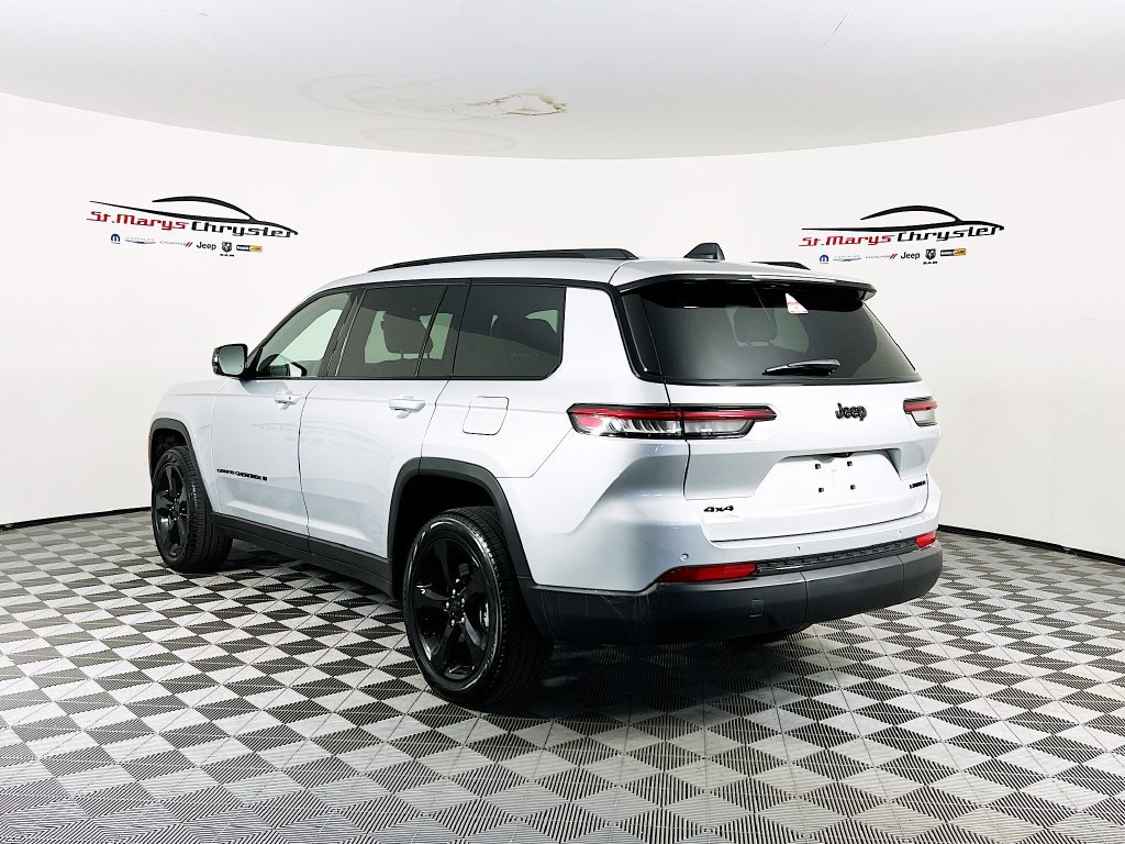 Used 2025 Jeep Grand Cherokee L Limited w/ Black Appearance Package AWD/4WD image 6