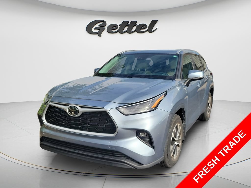 Used 2023 Toyota Highlander XLE FWD image 1