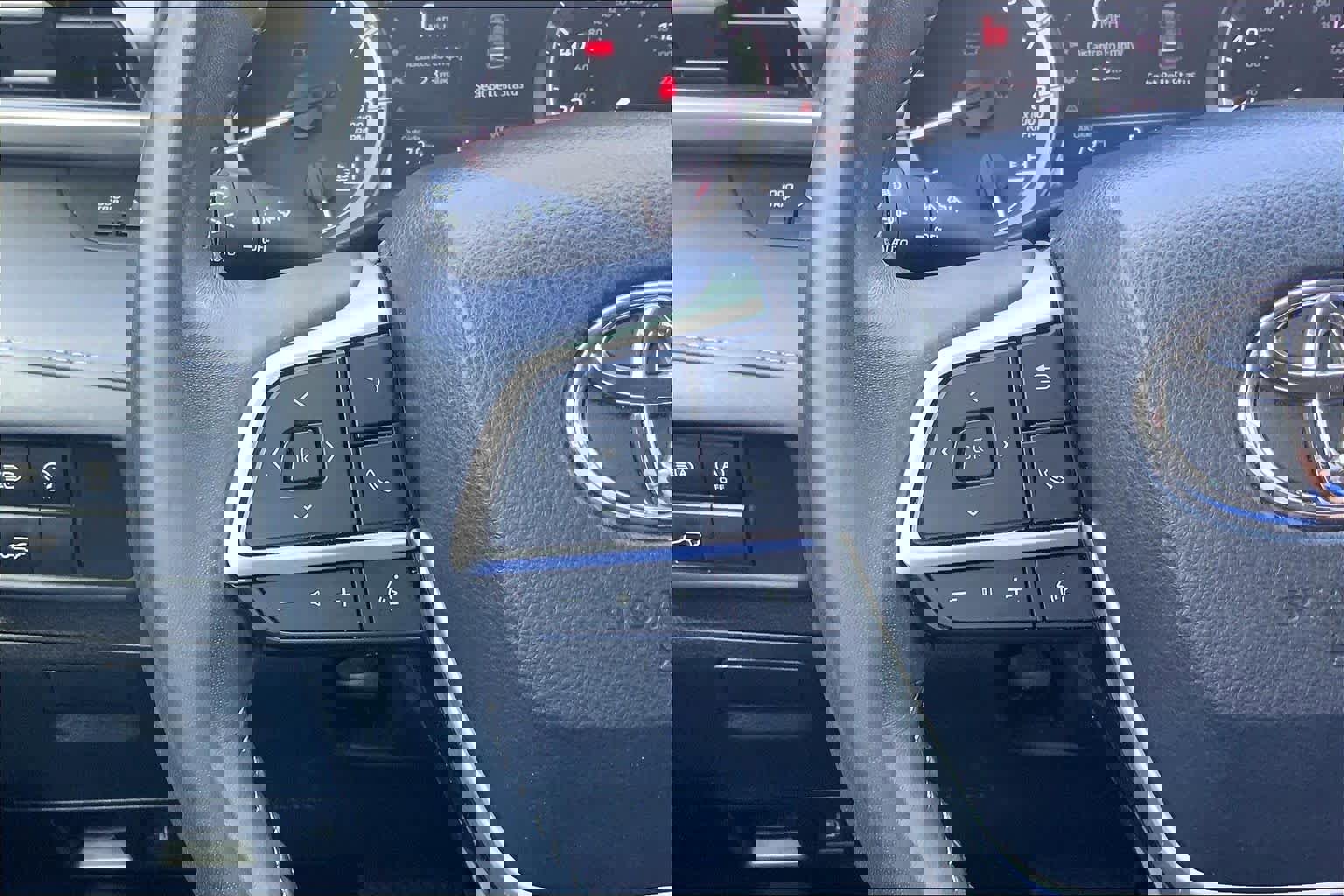 Used 2023 Toyota Highlander LE image 23