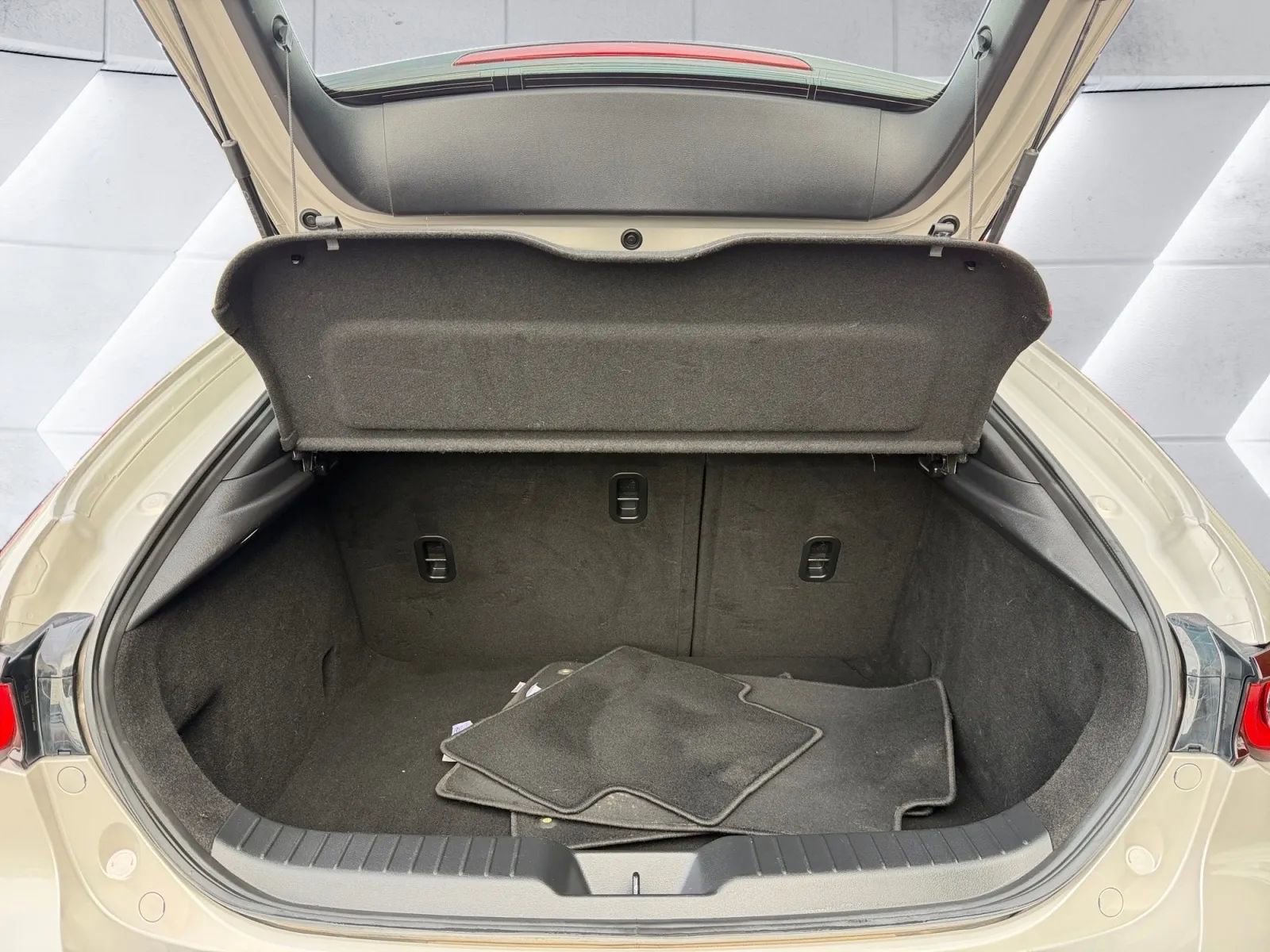 Used 2022 MAZDA MAZDA3 s image 22