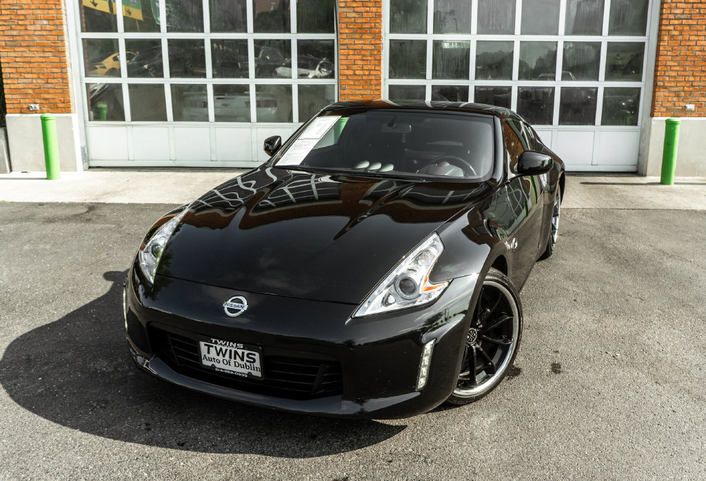 Used 2017 Nissan 370Z Touring Sport RWD image 2