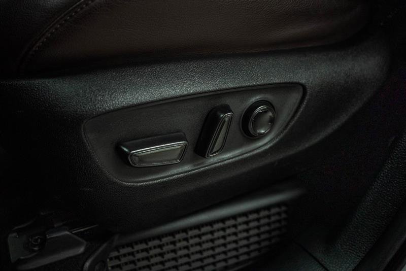 Used 2023 Toyota Sienna Platinum image 17