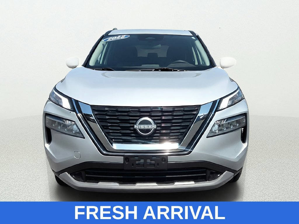 Used 2022 Nissan Rogue SV FWD image 2
