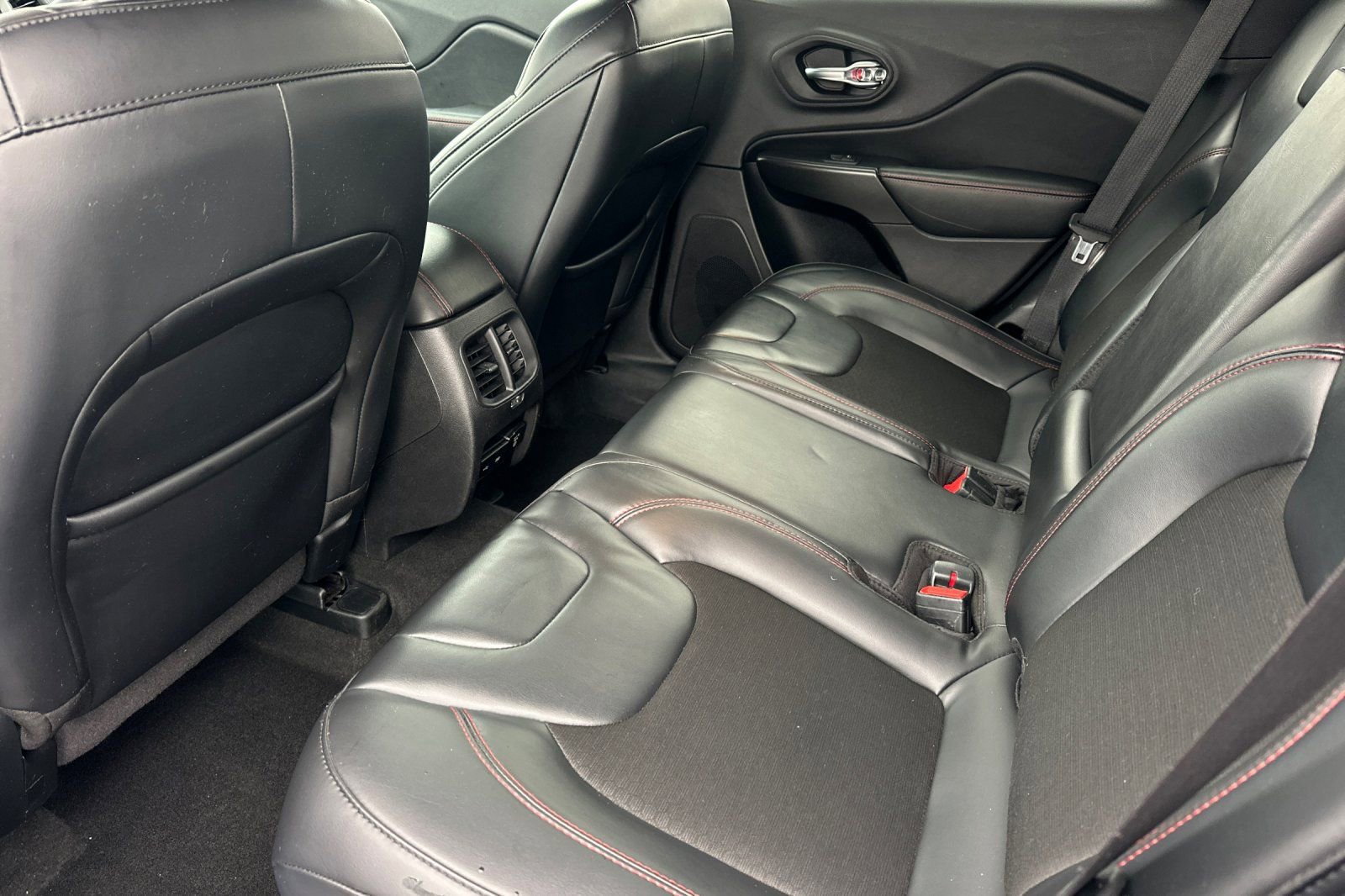 Used 2020 Jeep Cherokee Trailhawk w/ Cold Weather Group image 12