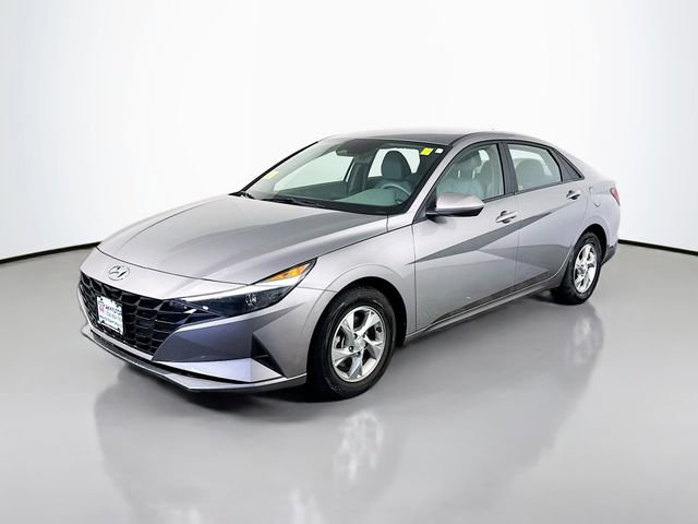 Used 2023 Hyundai Elantra SE image 2
