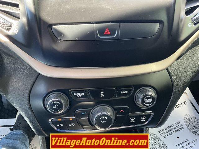 Used 2017 Jeep Cherokee Sport w/ Cold Weather Group FWD image 46