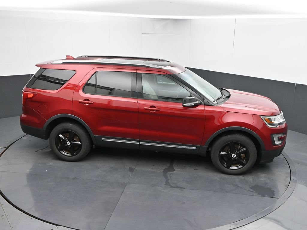 Used 2016 Ford Explorer XLT w/ Equipment Group 202A AWD/4WD image 14