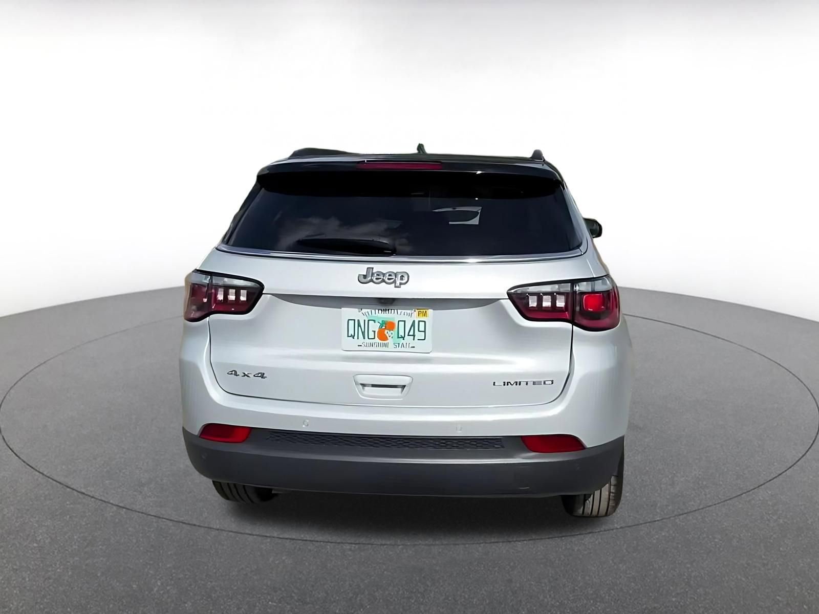 Used 2025 Jeep Compass Limited image 12