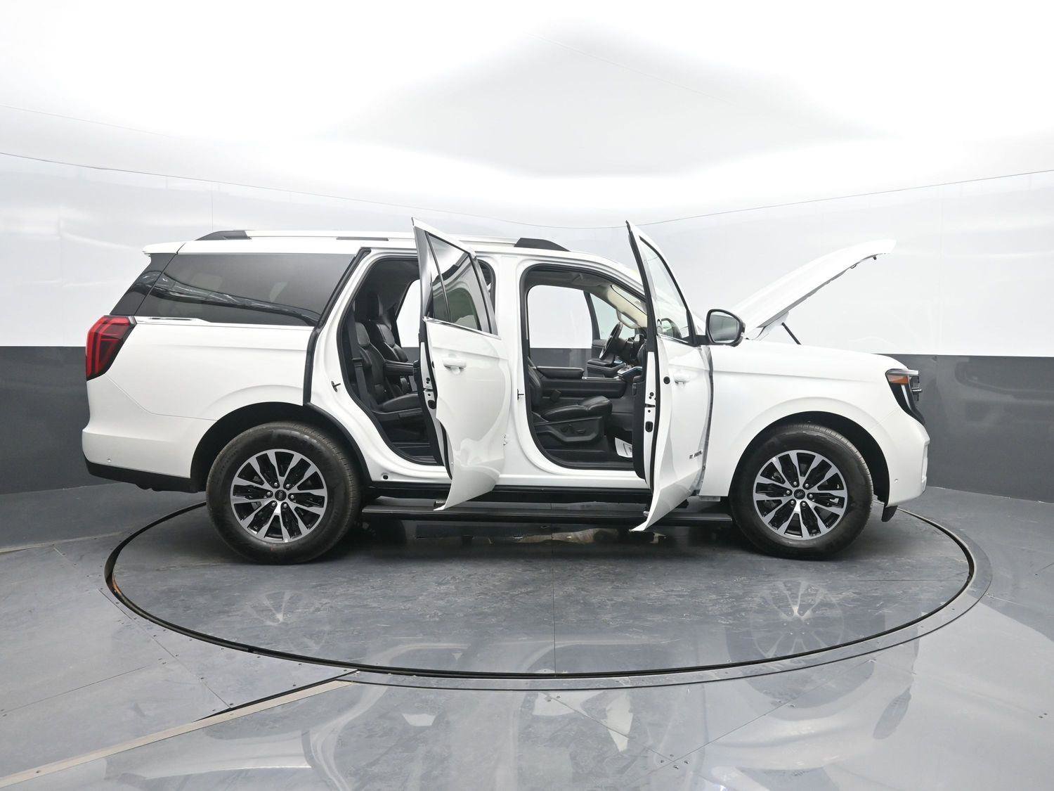 Used 2025 Ford Expedition Platinum image 54
