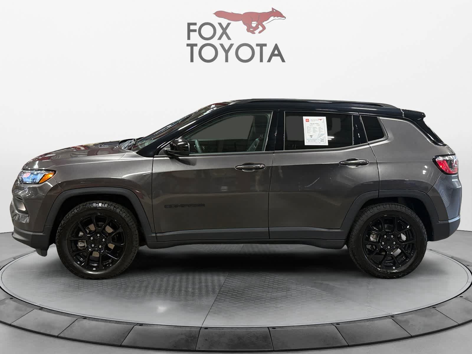 Used 2022 Jeep Compass Latitude FWD image 3