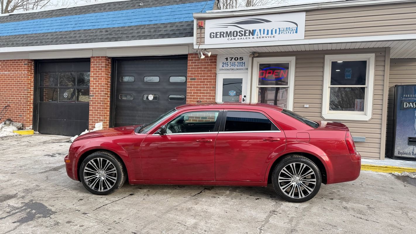 Used 2010 Chrysler 300 S image 2