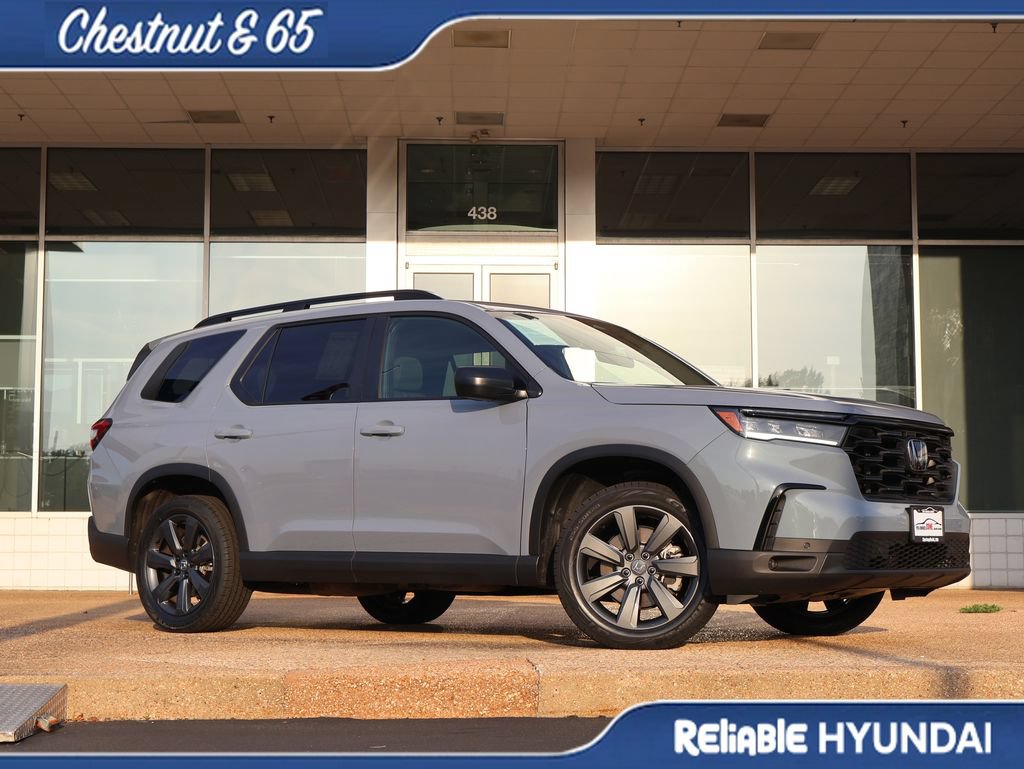 Used 2025 Honda Pilot Sport image 2