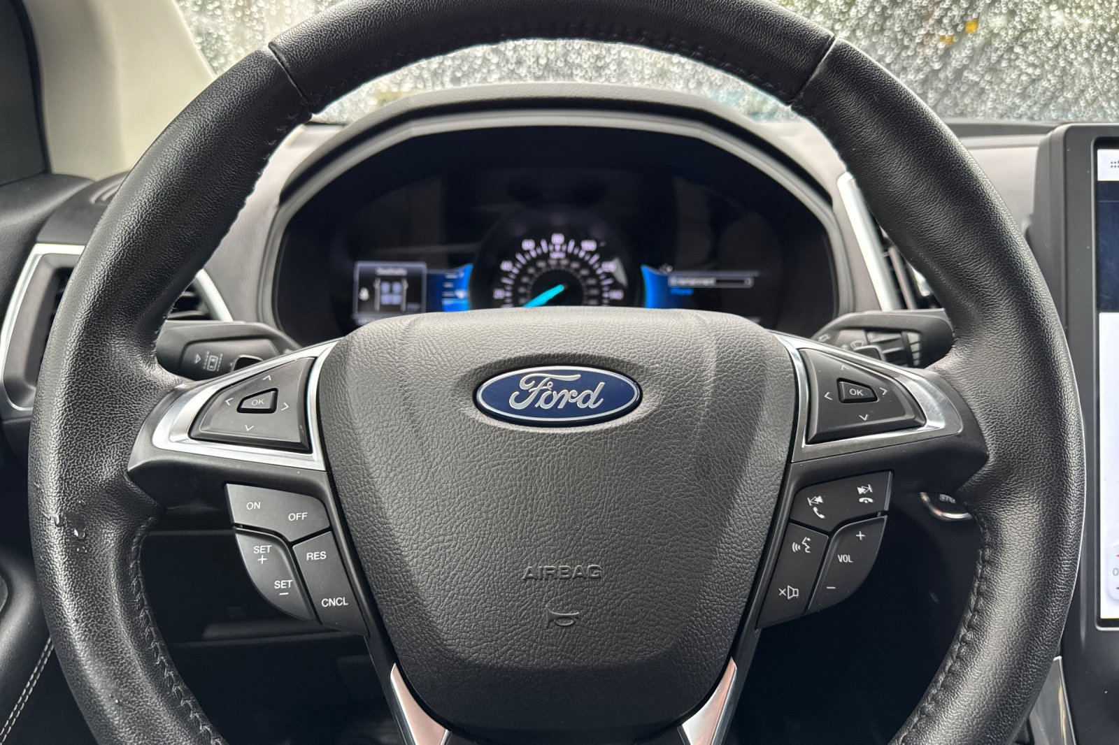 Certified 2022 Ford Edge Titanium w/ Class II Trailer Tow Package image 23