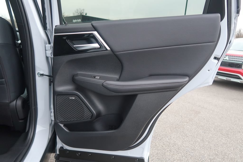 New 2026 Mitsubishi Outlander AWD image 18