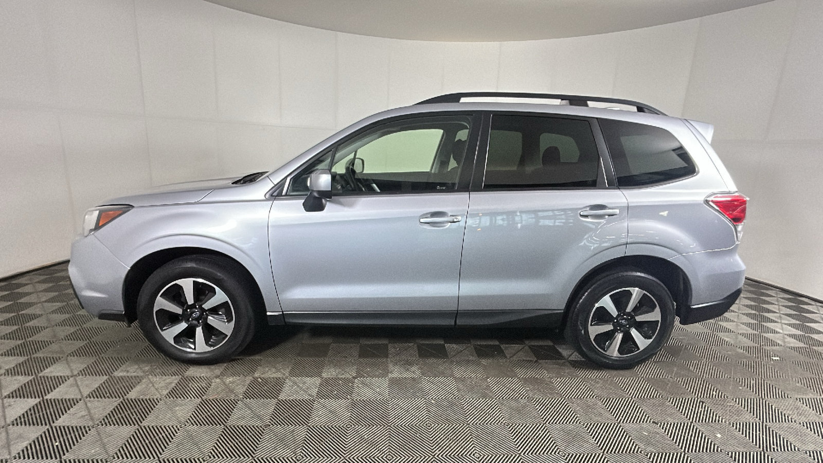 Used 2017 Subaru Forester 2.5i Premium AWD/4WD image 7