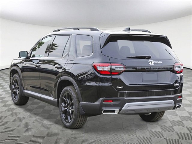New 2025 Honda Pilot Touring image 2