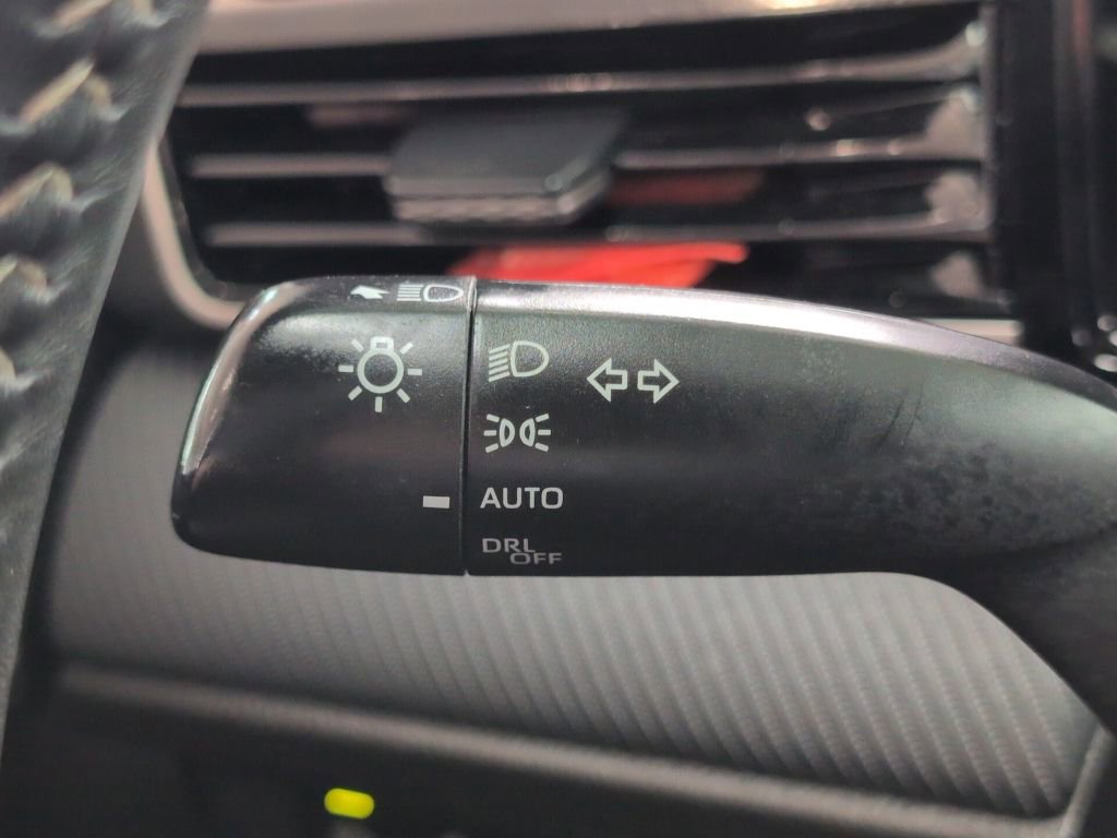 Used 2025 Toyota Camry SE image 30