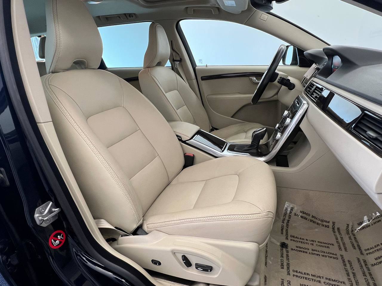 Used 2016 Volvo XC70 T5 Premier w/ Proximity Package FWD image 12