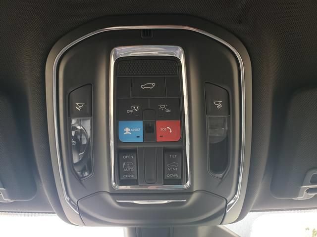 Used 2024 Jeep Grand Cherokee Altitude AWD/4WD image 25