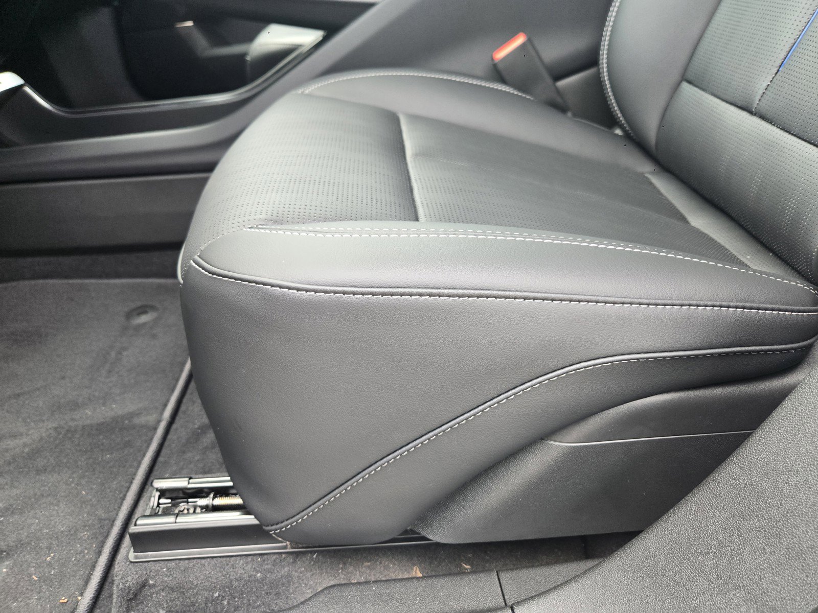 New 2025 Cadillac Lyriq Sport image 17