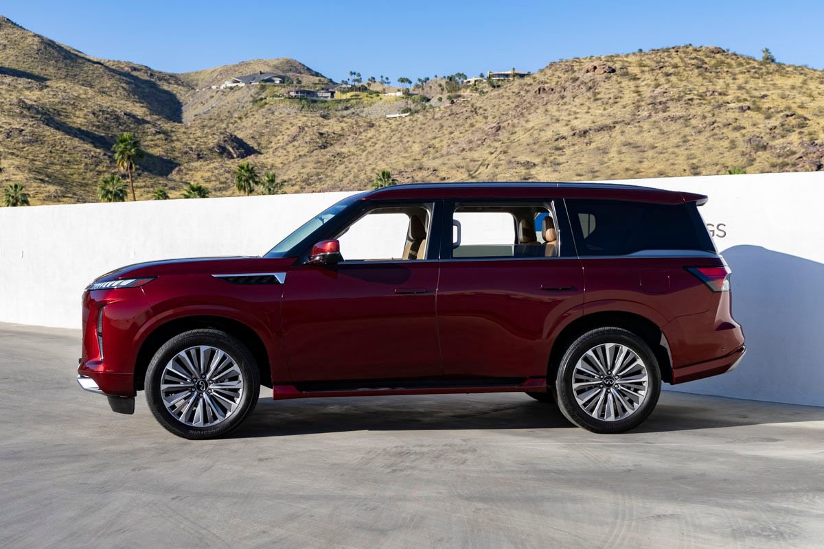 Used 2025 INFINITI QX80 Luxe AWD/4WD image 3