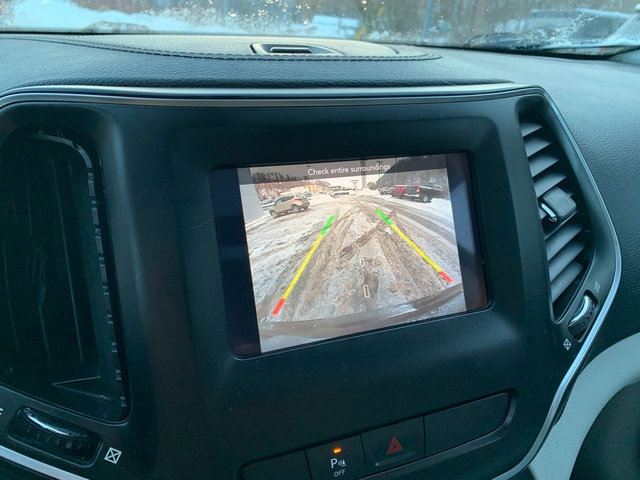 Used 2020 Jeep Cherokee Latitude Plus w/ Comfort/Convenience Group image 33