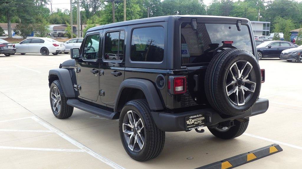 Used 2018 Jeep Wrangler Unlimited Sport AWD/4WD image 3